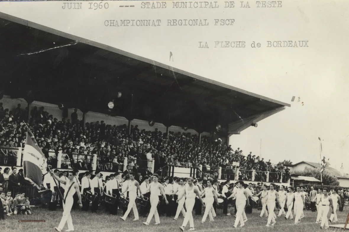 Les Jeunes-du-Captalat pour le championnat régional au stade Jean-de-Grailly, 1960 (AMLT, fonds J. Passicousset)