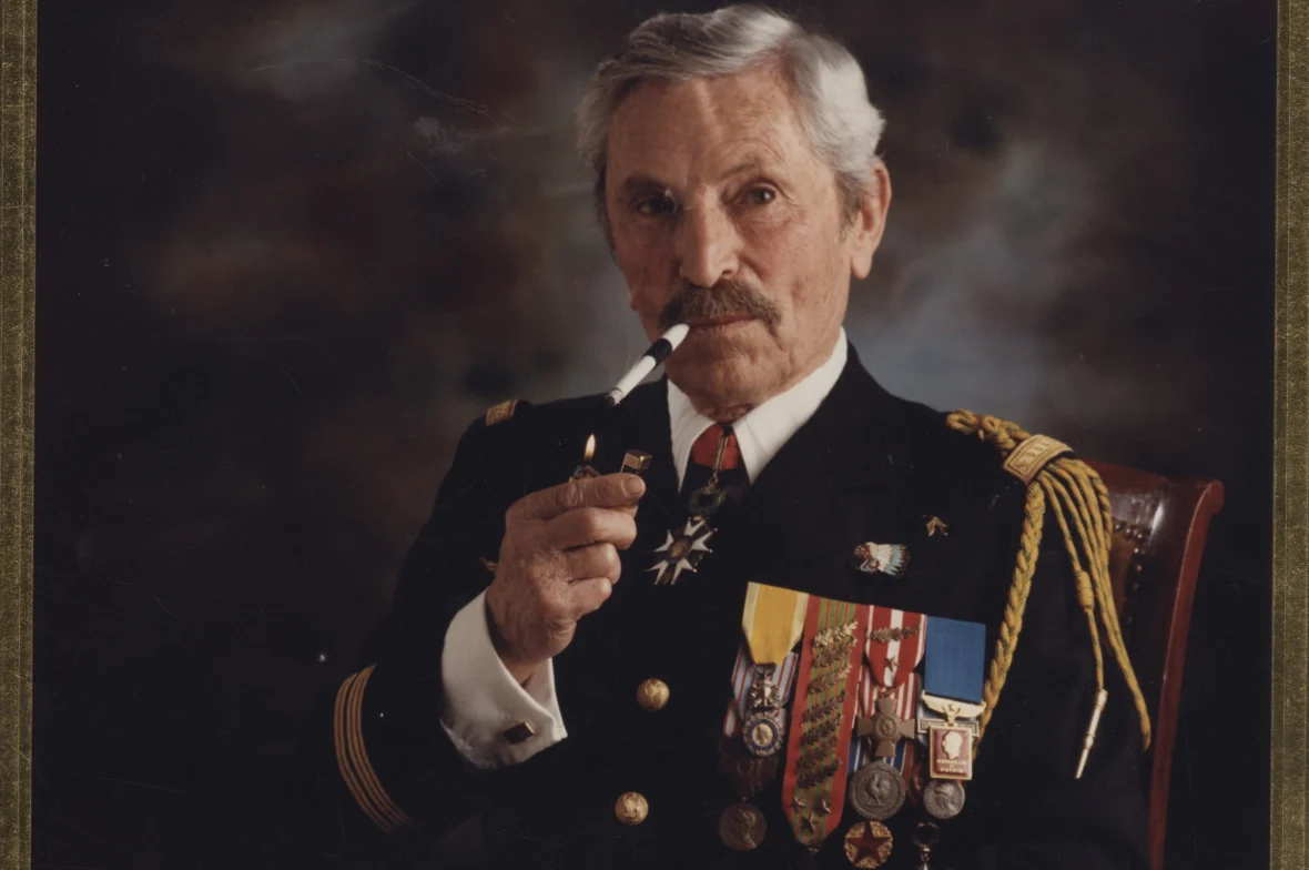 Legrand_portrait-en-uniforme_photo-Regine-Rosenthal copie