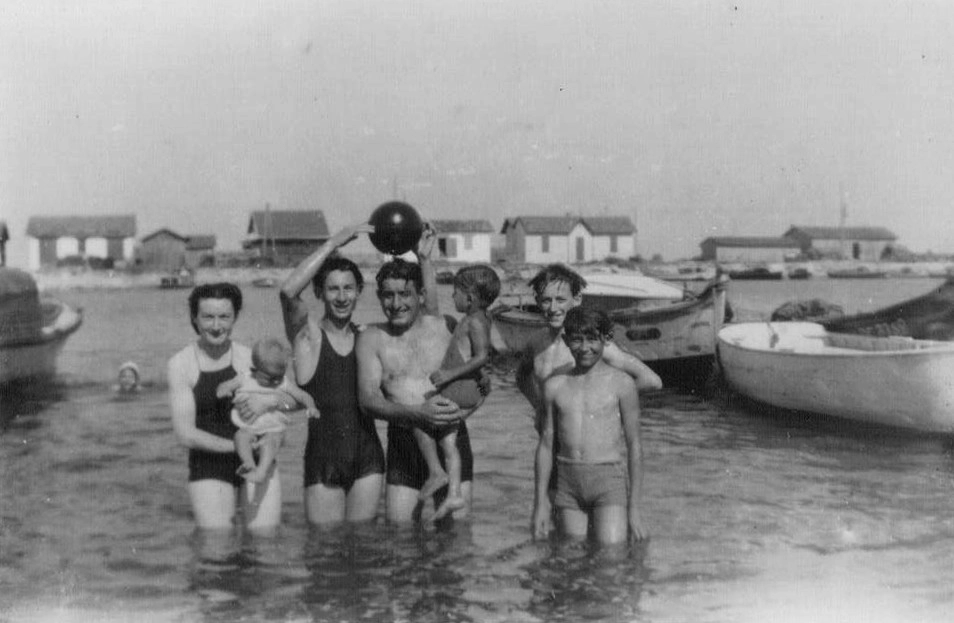 port_baignade-au-plageot_famille-Passicousset-Broqua_1942_fonds-JP copie