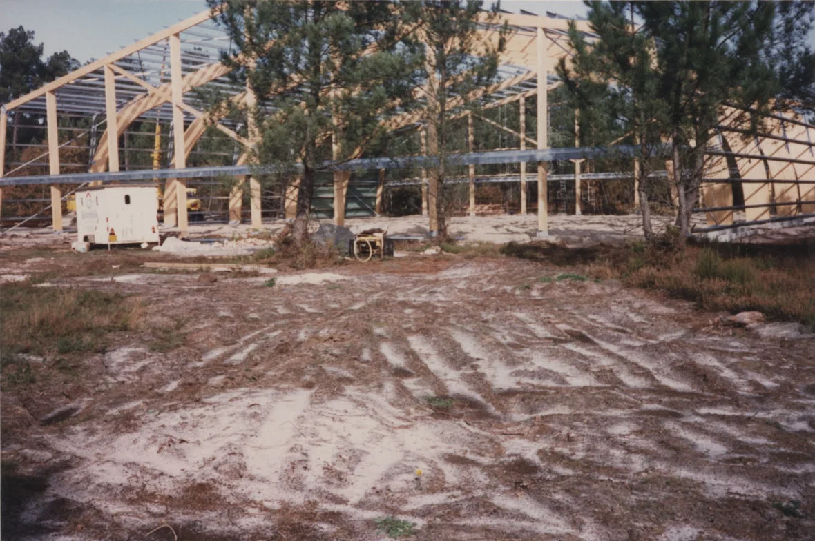 La salle de tennis couverts en construction, 1987 (AMLT, Studio-Images, 379W23)