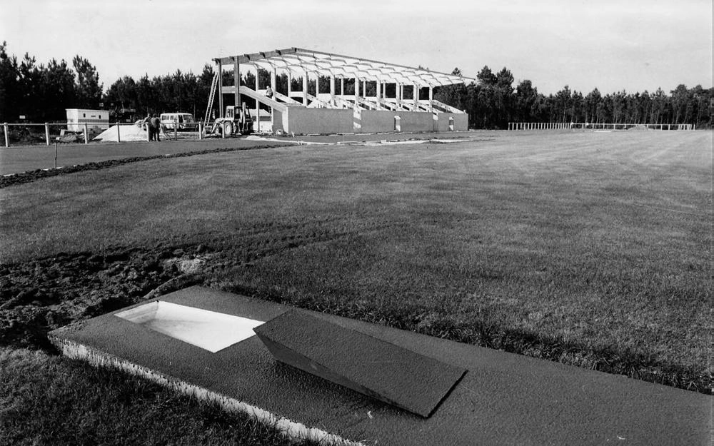 Construction des tribunes, 1983 (Archives du Sud-Ouest)